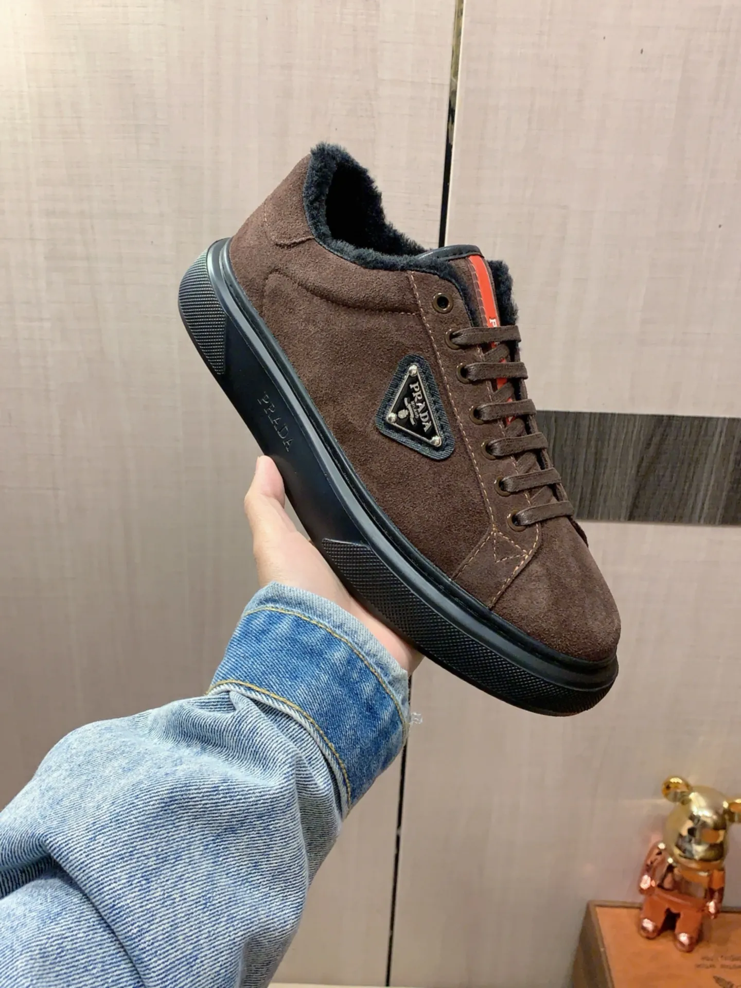 Warm new model: Factory price: 460💰💰🎩🎩[Lightning][Lightning] "Prada Men's Shoes💰pRADA*" The latest and most popular casual shoes, top brand [seduce] luxury~purchase, top~quality. [Strong] The upper is made of imported breathable anti-wear material ➕ Breathable simulated fur feet (•) with fine workmanship. The original stylish and stylish soft rubber wear-resistant and non-slip outsole is light and comfortable on the feet. The real thing looks better when photographed in person. 0186: code: 38-44, 4️⃣ colors selected